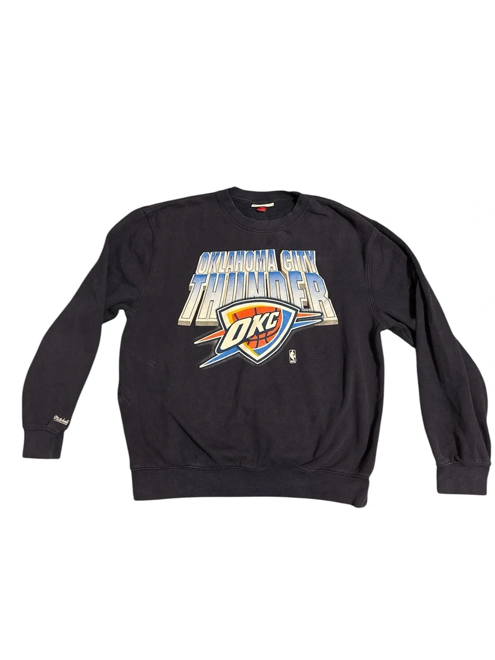 Vintage Oklahoma City Thunder NBA pullover Size: XL fits more like medium